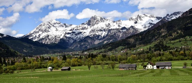 ‘Vaccine populism’ and migrant assistance: On the contingency of mutual aid in Italy's Alpine region
